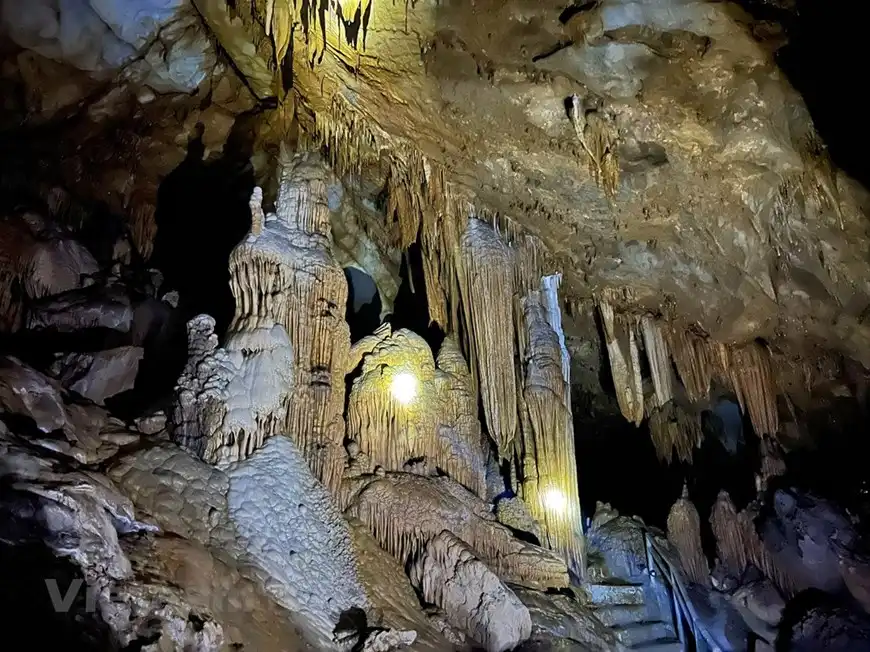 động Nam Sơn - Vân Sơn